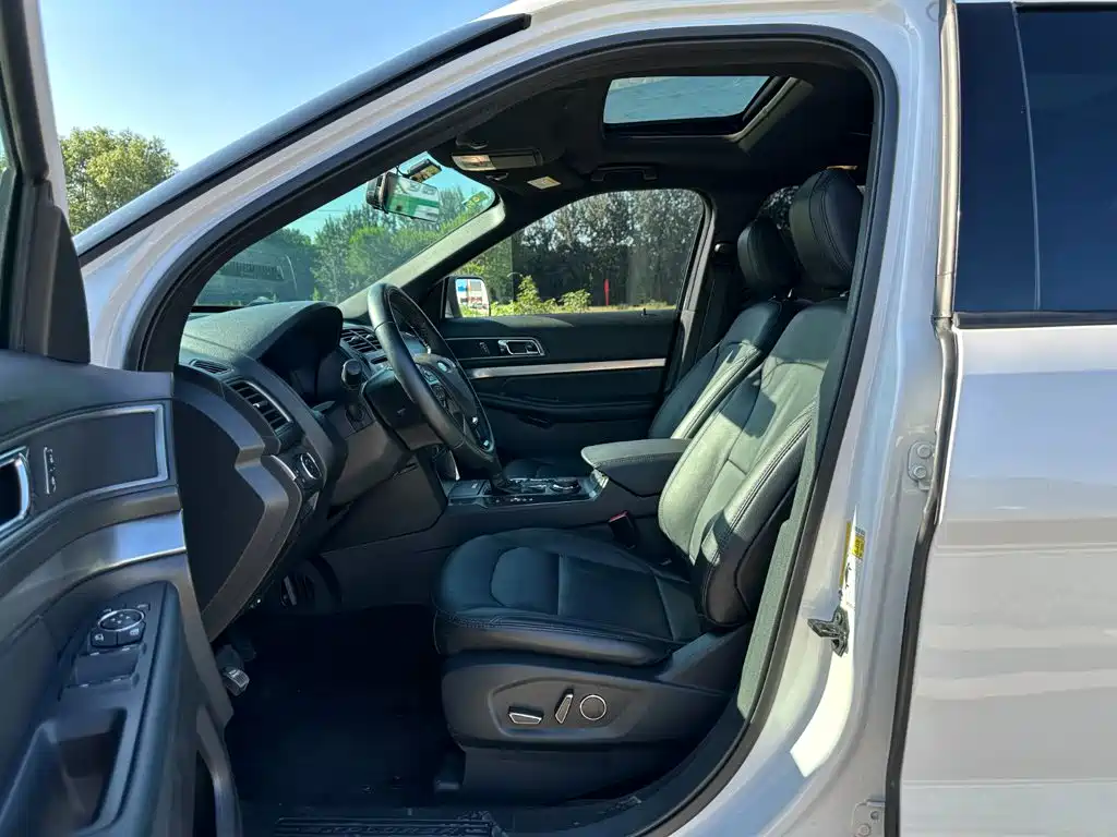 Ford Explorer (Import) — миниатюра 9