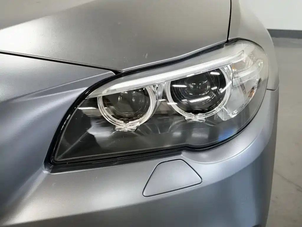 BMW 5 Series — миниатюра 7