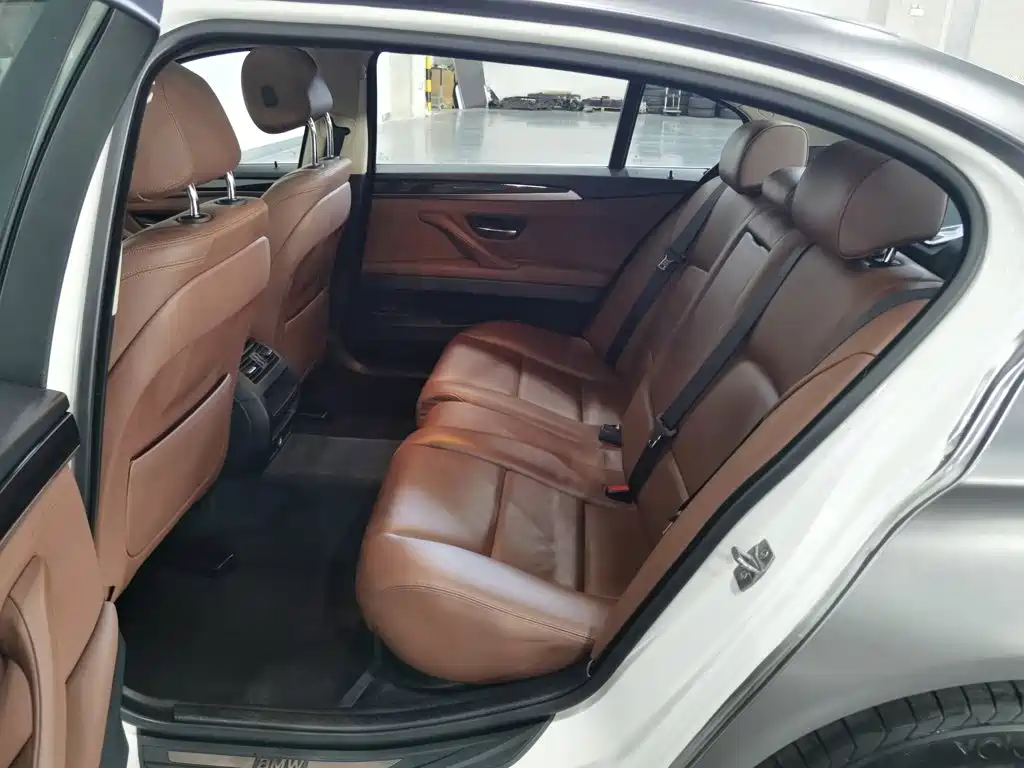BMW 5 Series — миниатюра 15