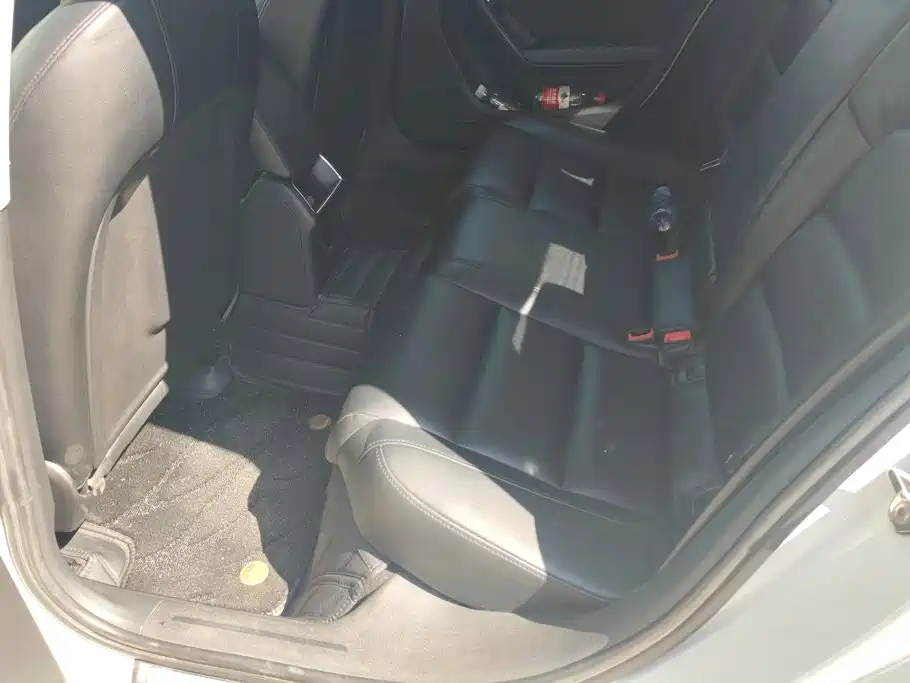 Audi A4L — миниатюра 10