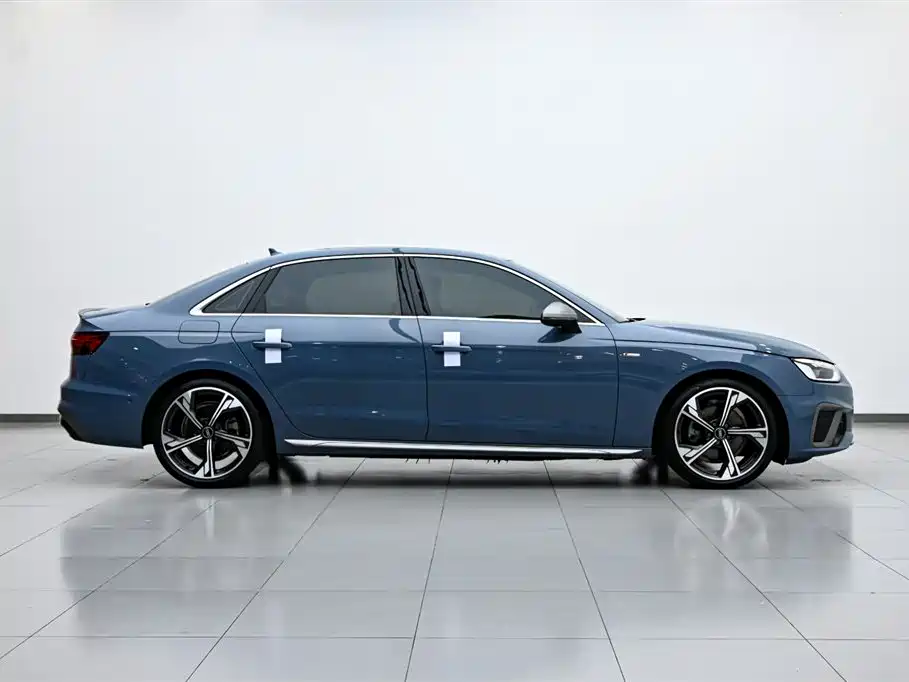 Audi A4L 2022 40 TFSI quattro RS