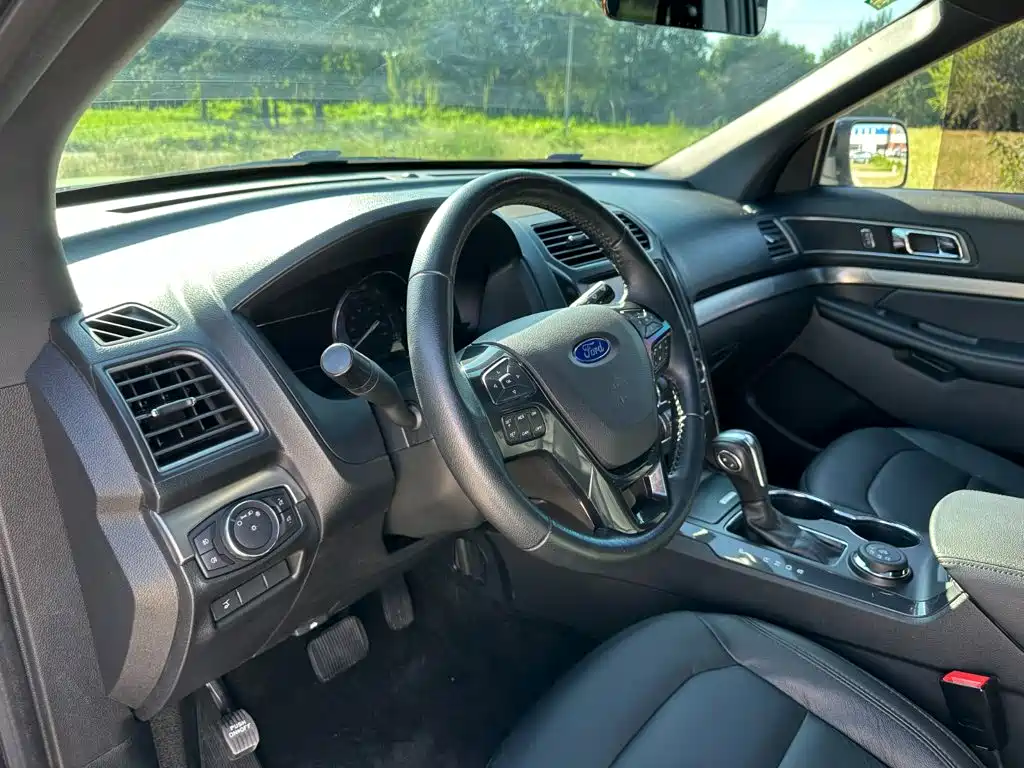 Ford Explorer (Import) — миниатюра 15