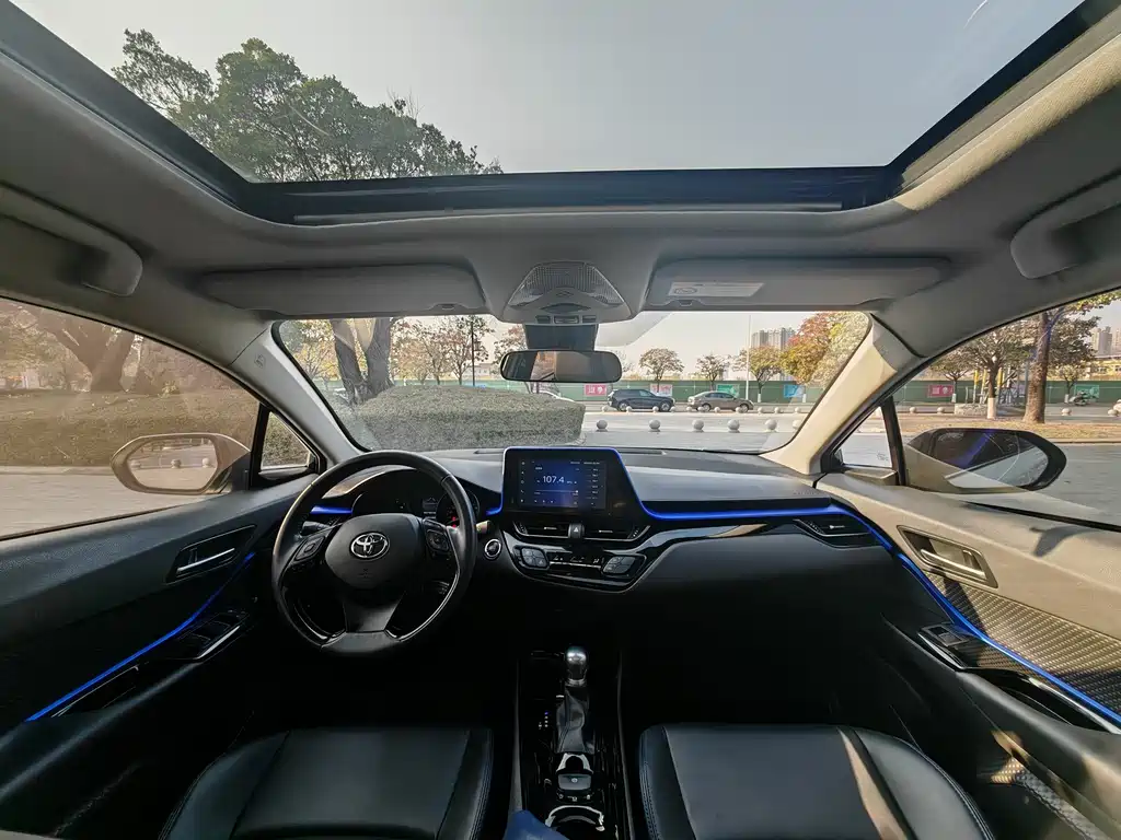 Toyota C-HR 2.0L Luxury Edition, фото 17