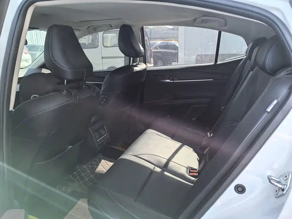 Toyota Camry — миниатюра 9