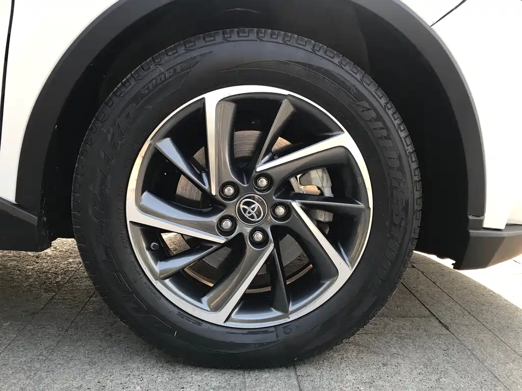 Toyota C-HR 2.0L Luxury Edition, фото 9