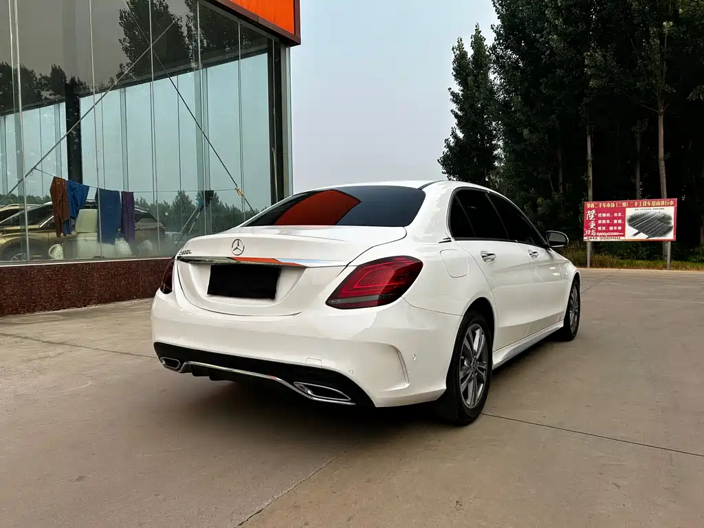 Mercedes-Benz C-Class — миниатюра 6
