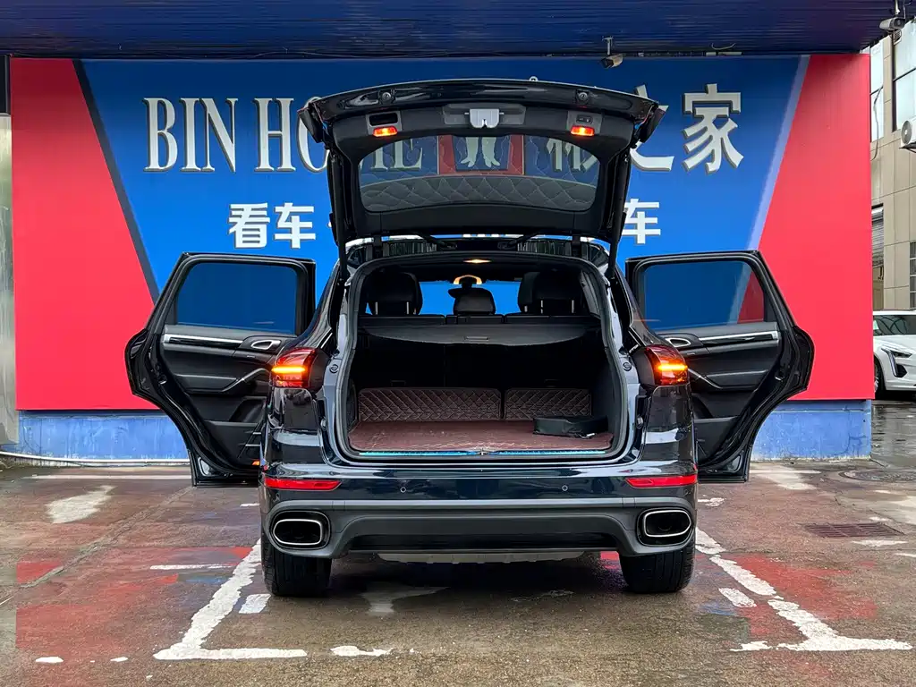 Porsche Cayenne — миниатюра 9