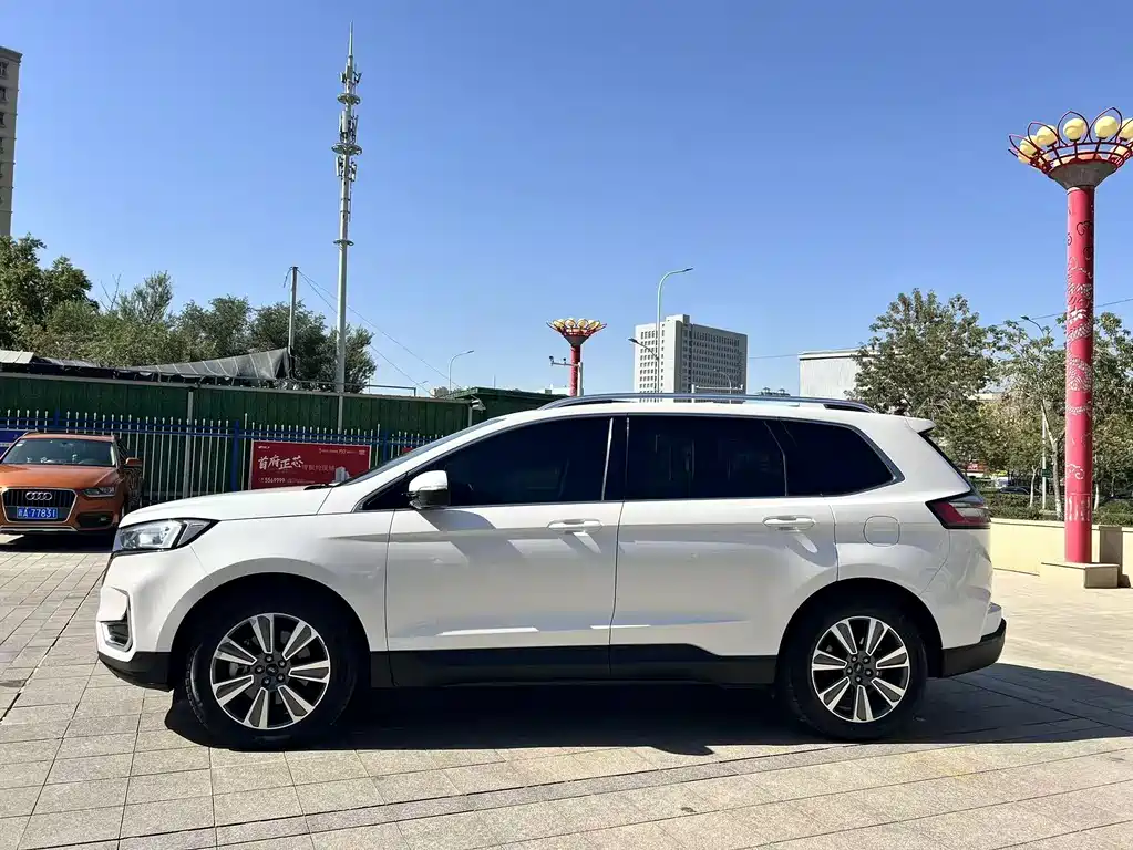 Ford Edge — миниатюра 18