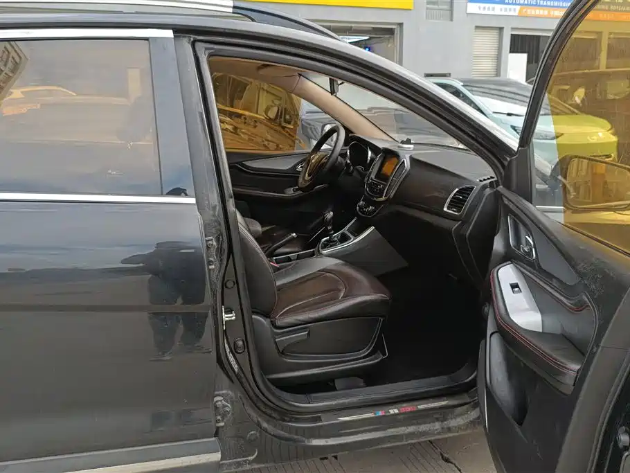 Baojun 560 2016 1.8L MT Luxury