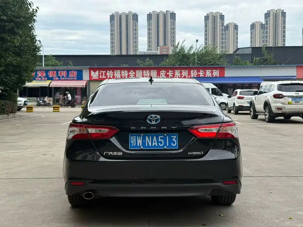 Toyota Camry — миниатюра 8