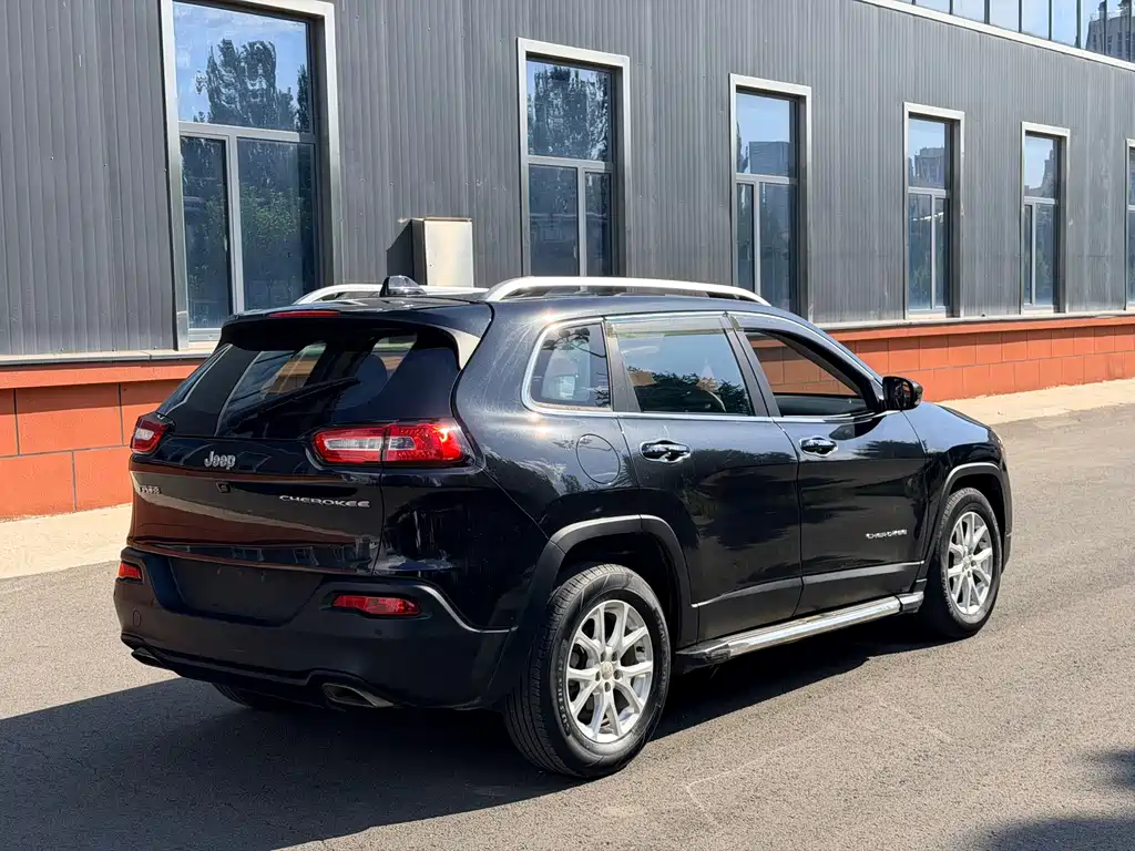 Jeep Cherokee — миниатюра 7