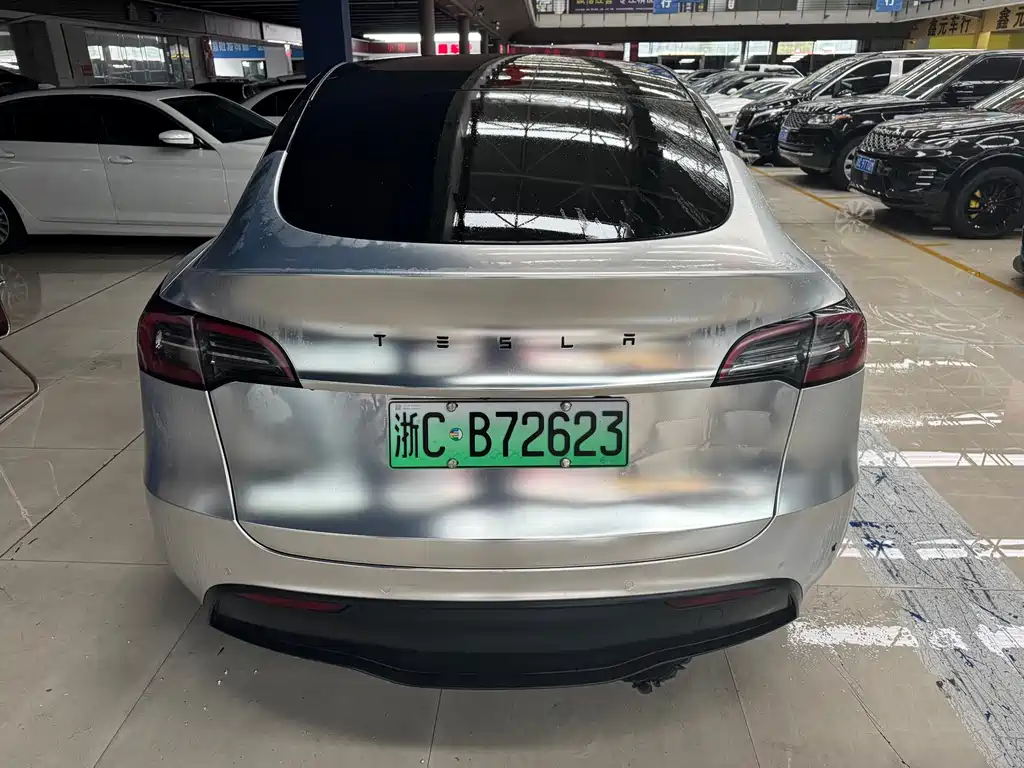 Tesla Model Y — миниатюра 8
