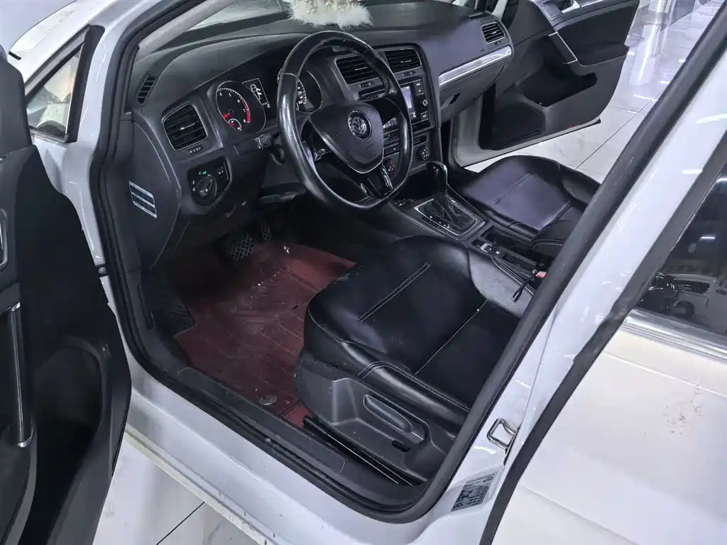 Volkswagen Golf 2015 1.6L AT Comfort