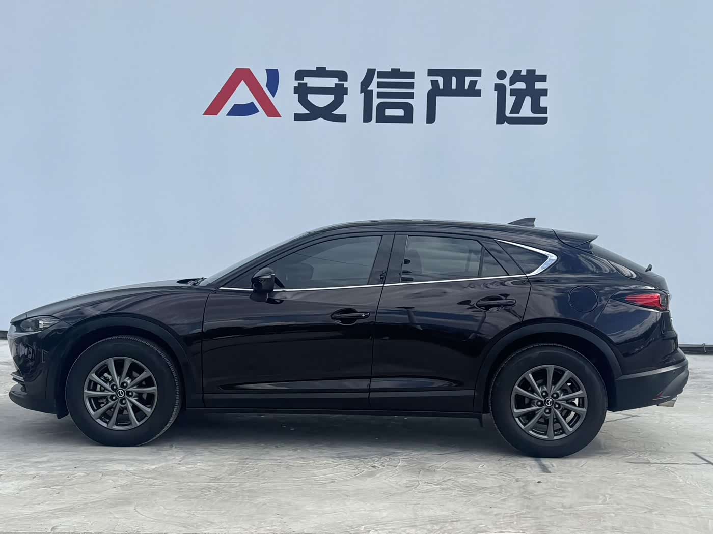 Mazda CX-4 2.0 л 2023 г. красный/фиолетовый, пробег 23000 км