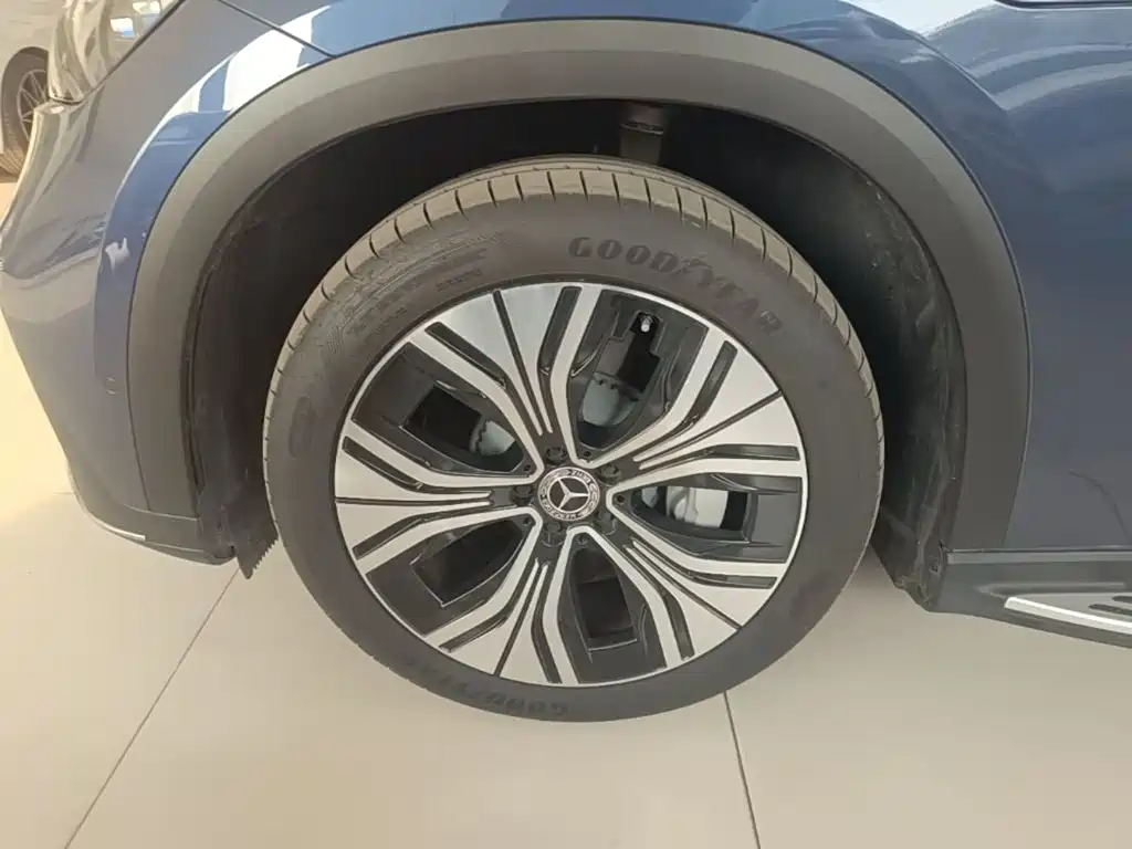 Mercedes-Benz EQE SUV — миниатюра 23