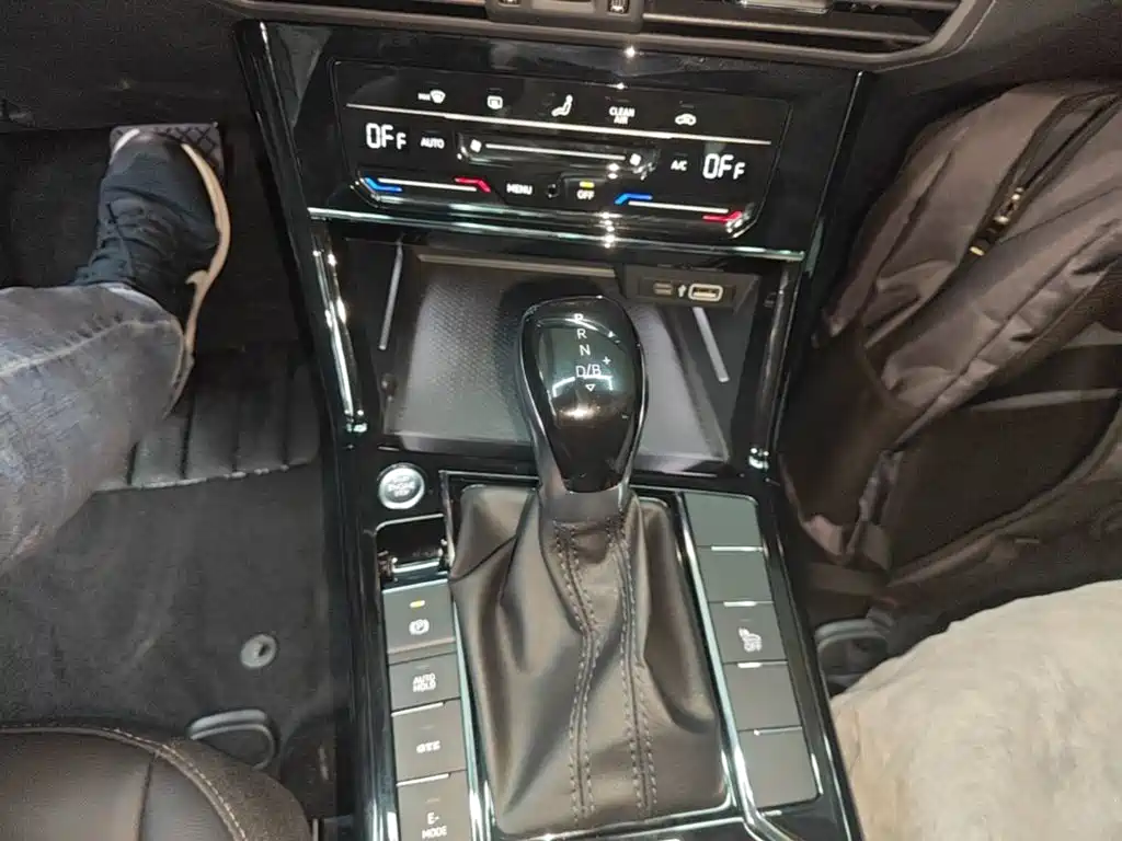 Volkswagen Passat PHEV — миниатюра 14