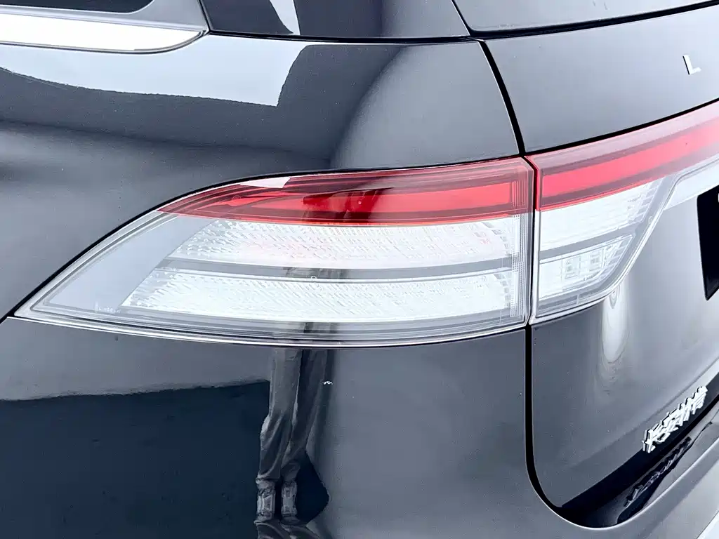 Lincoln Aviator — миниатюра 12