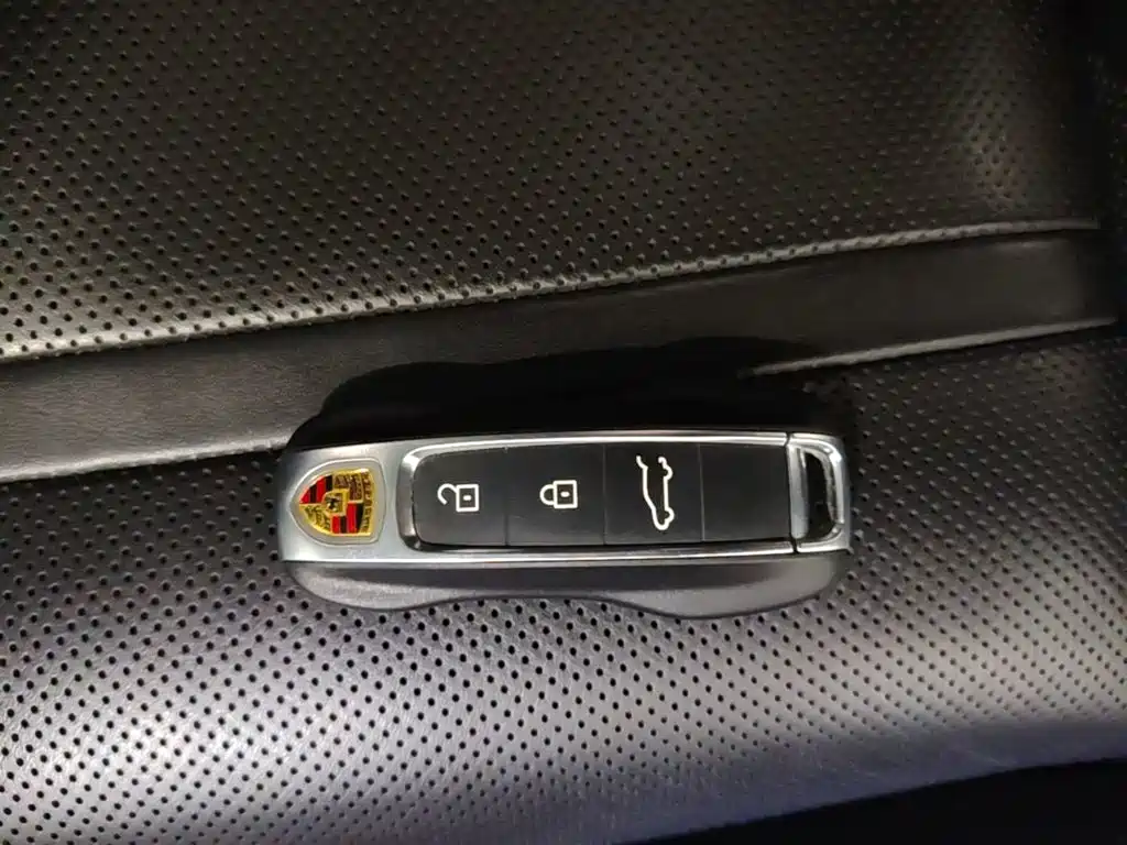 Porsche Cayenne — миниатюра 9