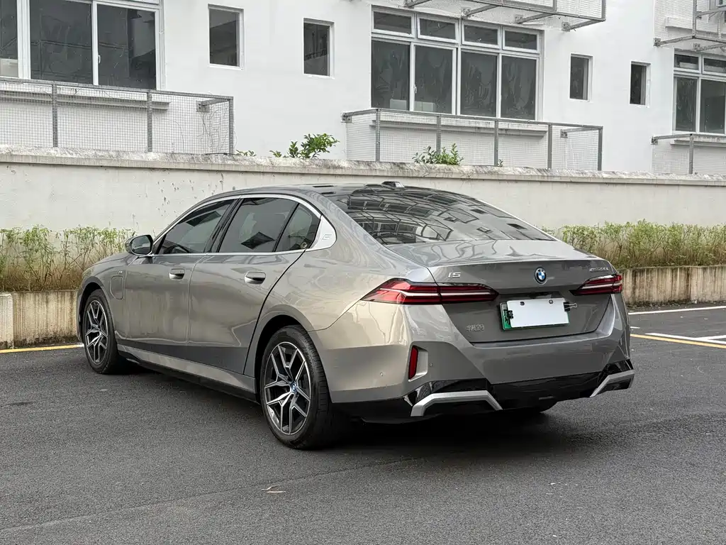 BMW i5 — миниатюра 10