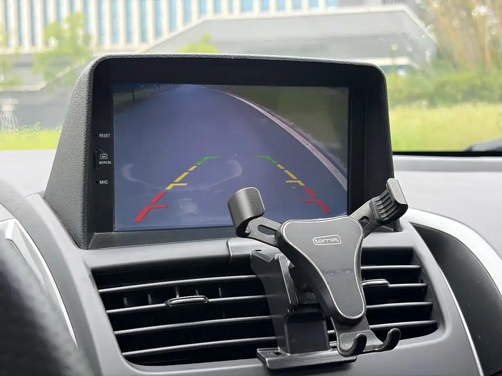 Chevrolet Trax — миниатюра 18
