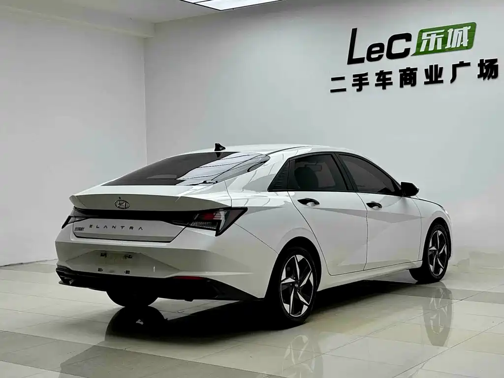 Hyundai Elantra — миниатюра 6