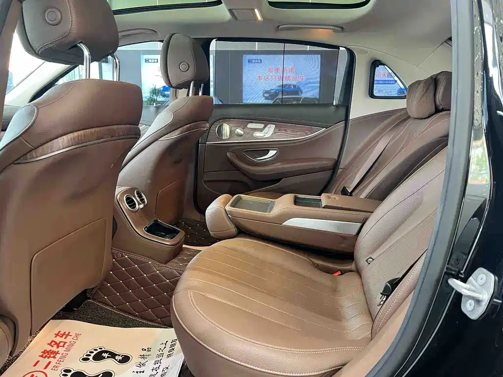Mercedes-Benz E-Class — миниатюра 9