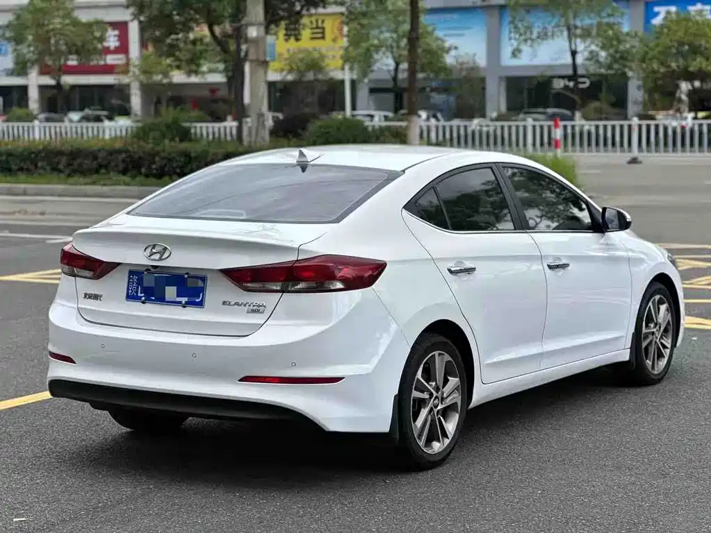 Hyundai Elantra — миниатюра 9
