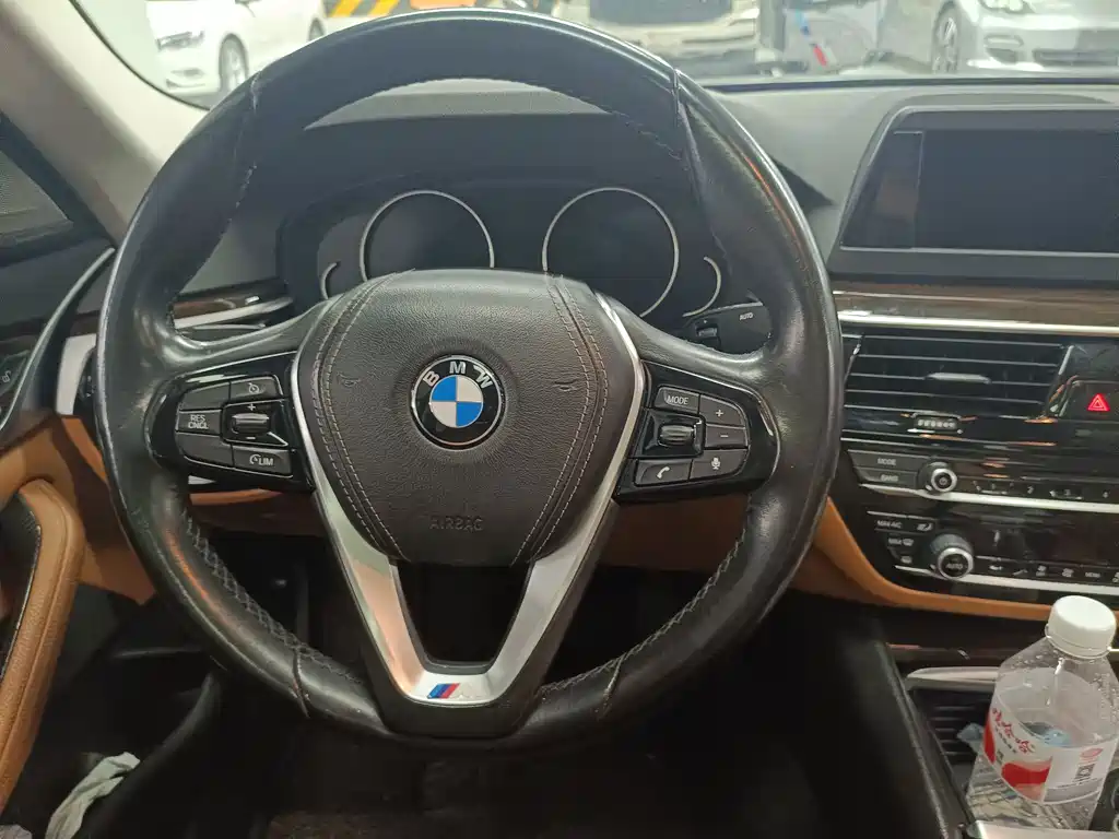 BMW 5 Series — миниатюра 10