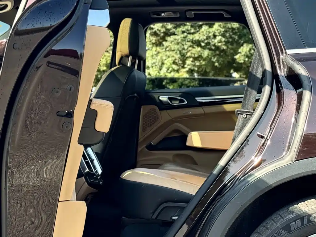 Porsche Cayenne — миниатюра 13