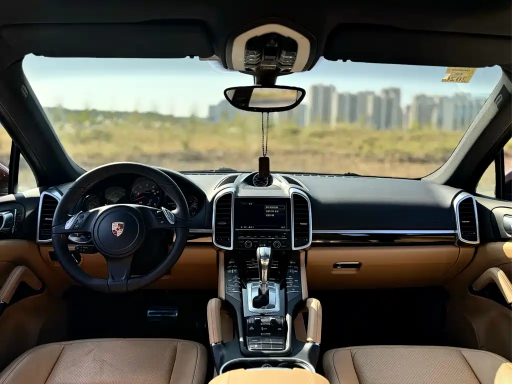 Porsche Cayenne — миниатюра 9