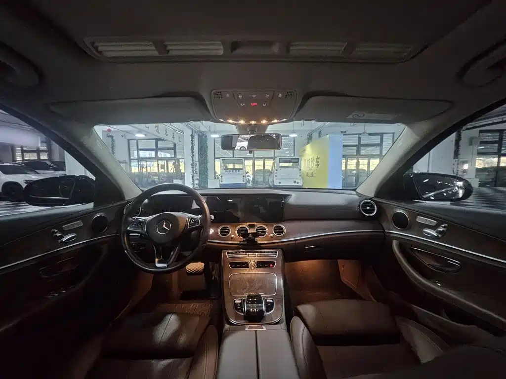 Mercedes-Benz E-Class — миниатюра 8