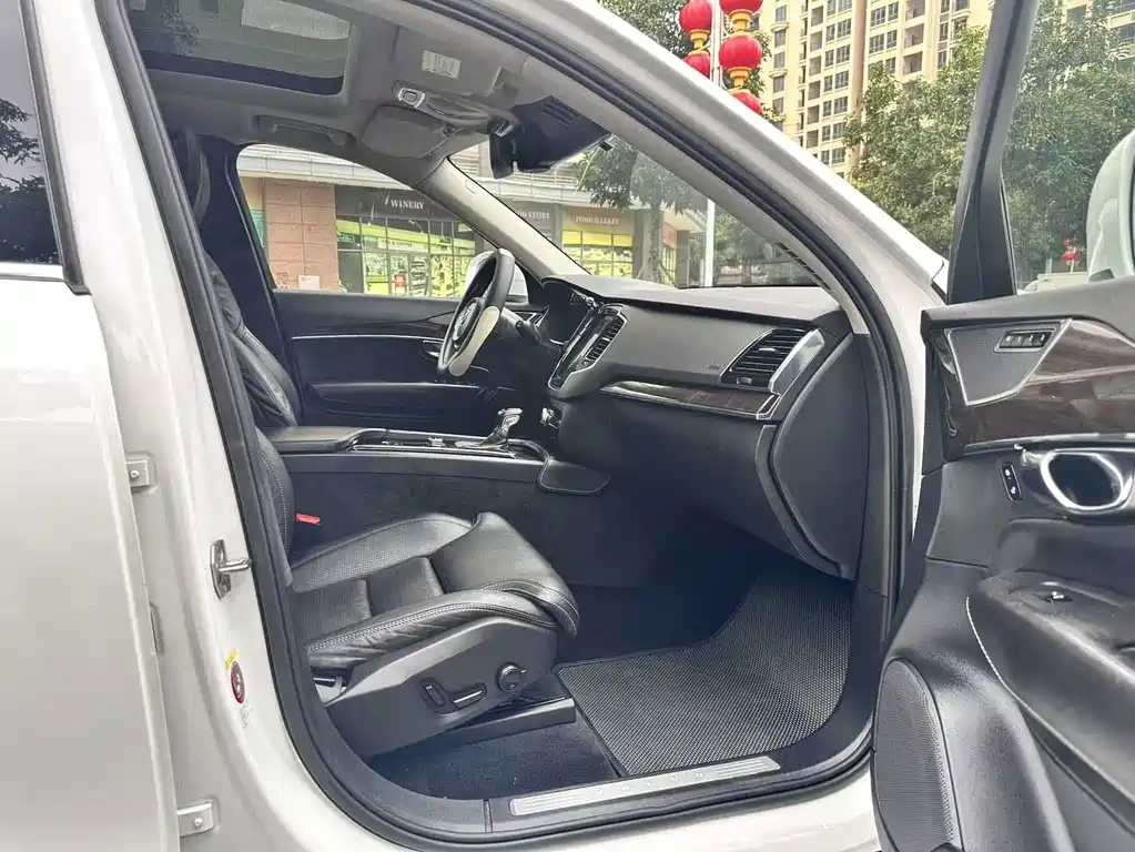 Volvo XC90 — миниатюра 9