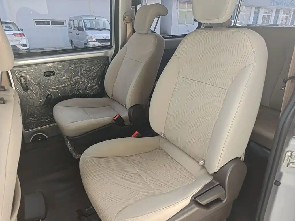 Wuling Hongguang V — миниатюра 17