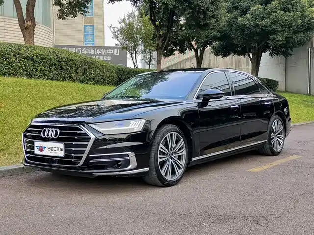 AUDI A8