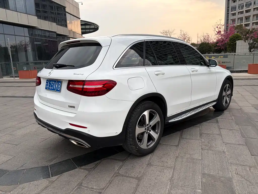 MERCEDES-BENZ GLC