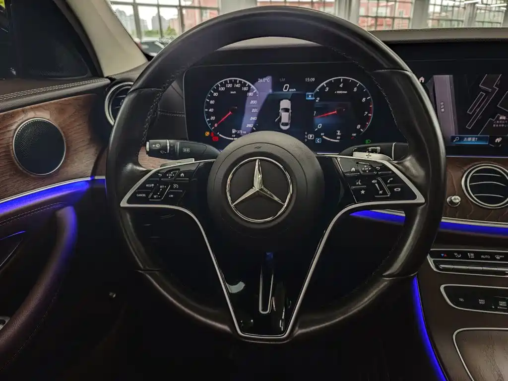 Mercedes-Benz E-Class — миниатюра 22