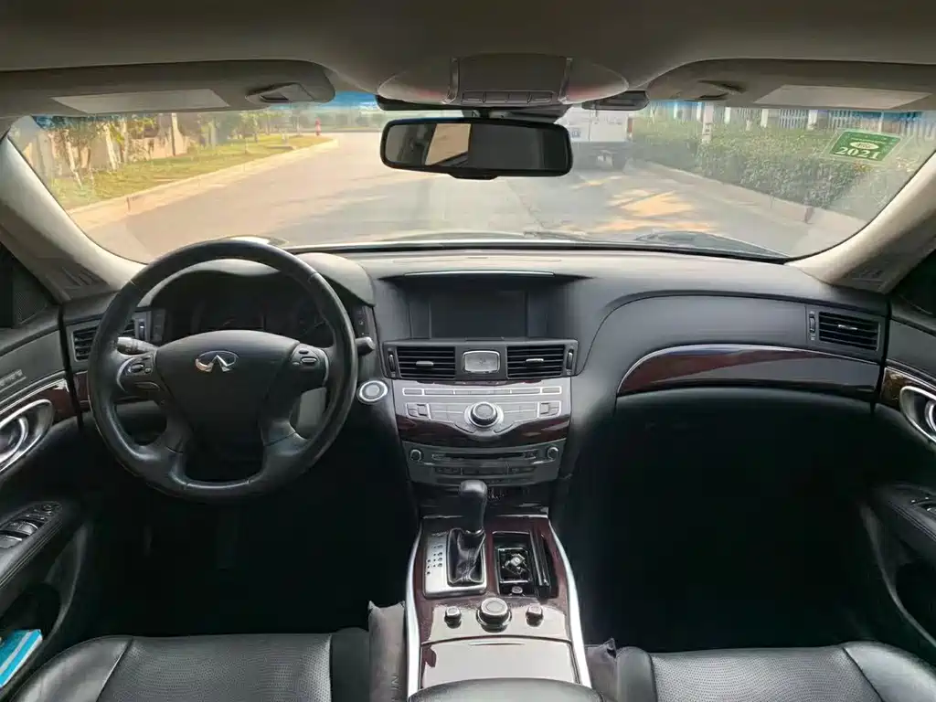 Infiniti Q70 — миниатюра 8
