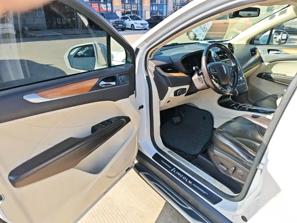 Lincoln MKC — миниатюра 16