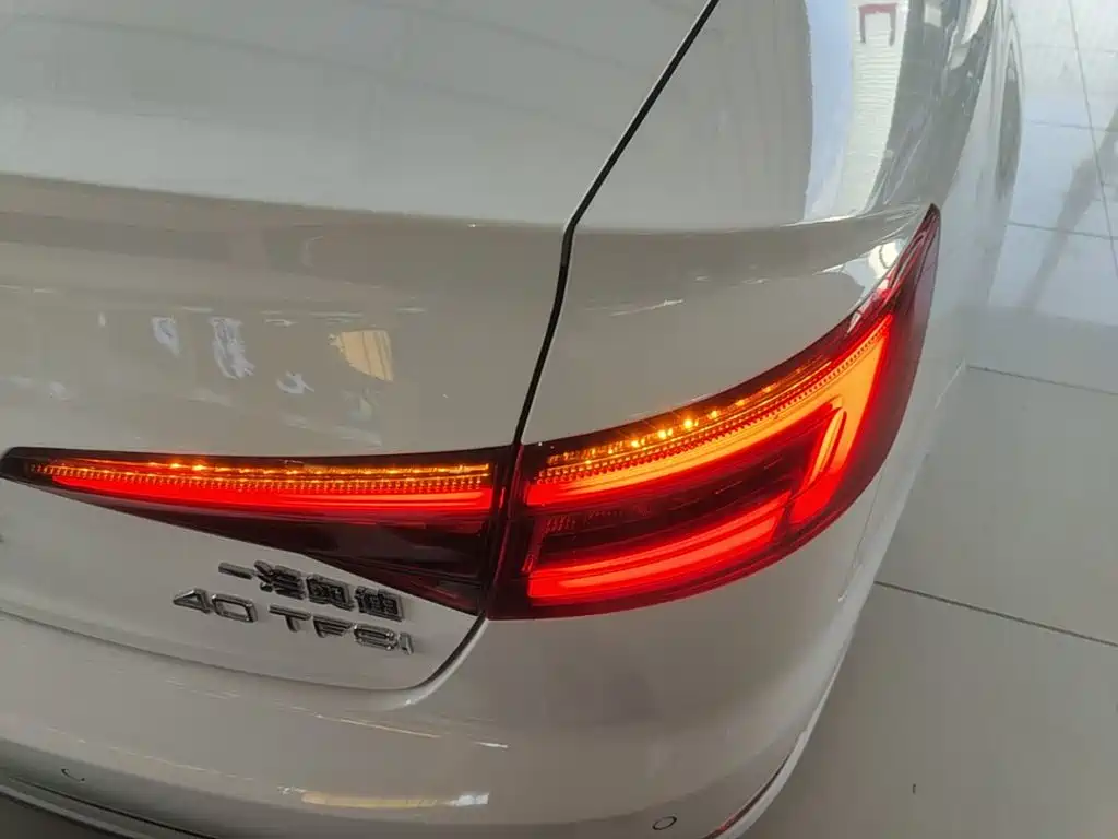 Audi A4L 2019 40 TFSI Fashion V