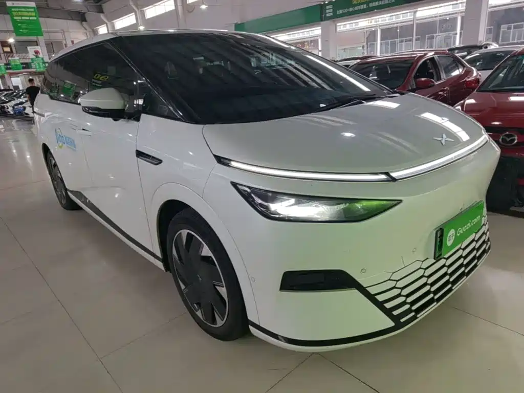 XPeng X9 — миниатюра 4