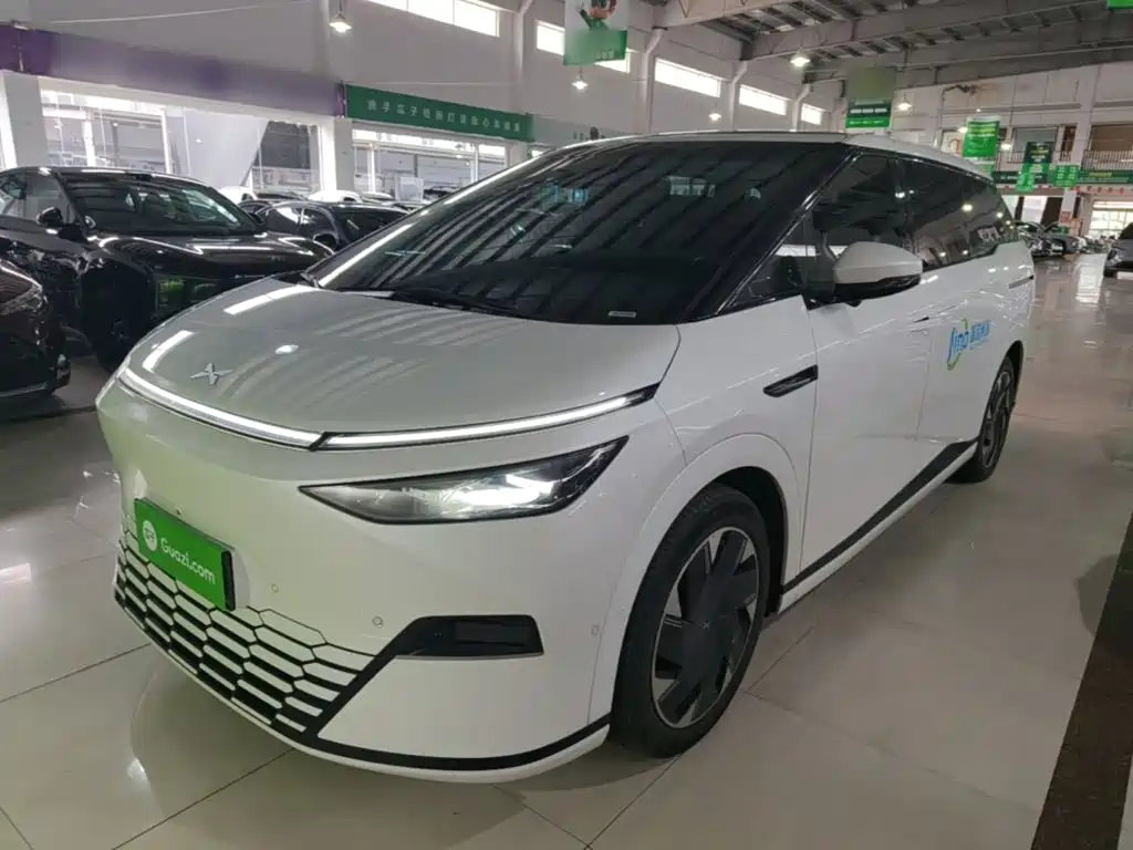 XPeng X9 — миниатюра 2