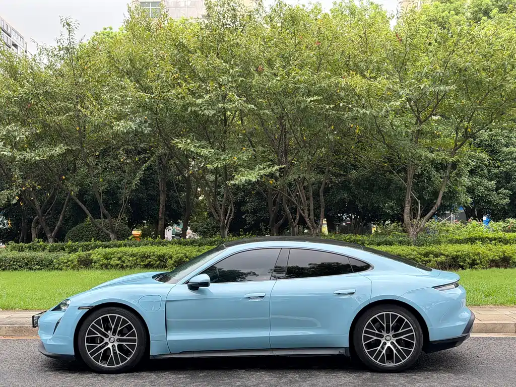 Porsche Taycan — миниатюра 3