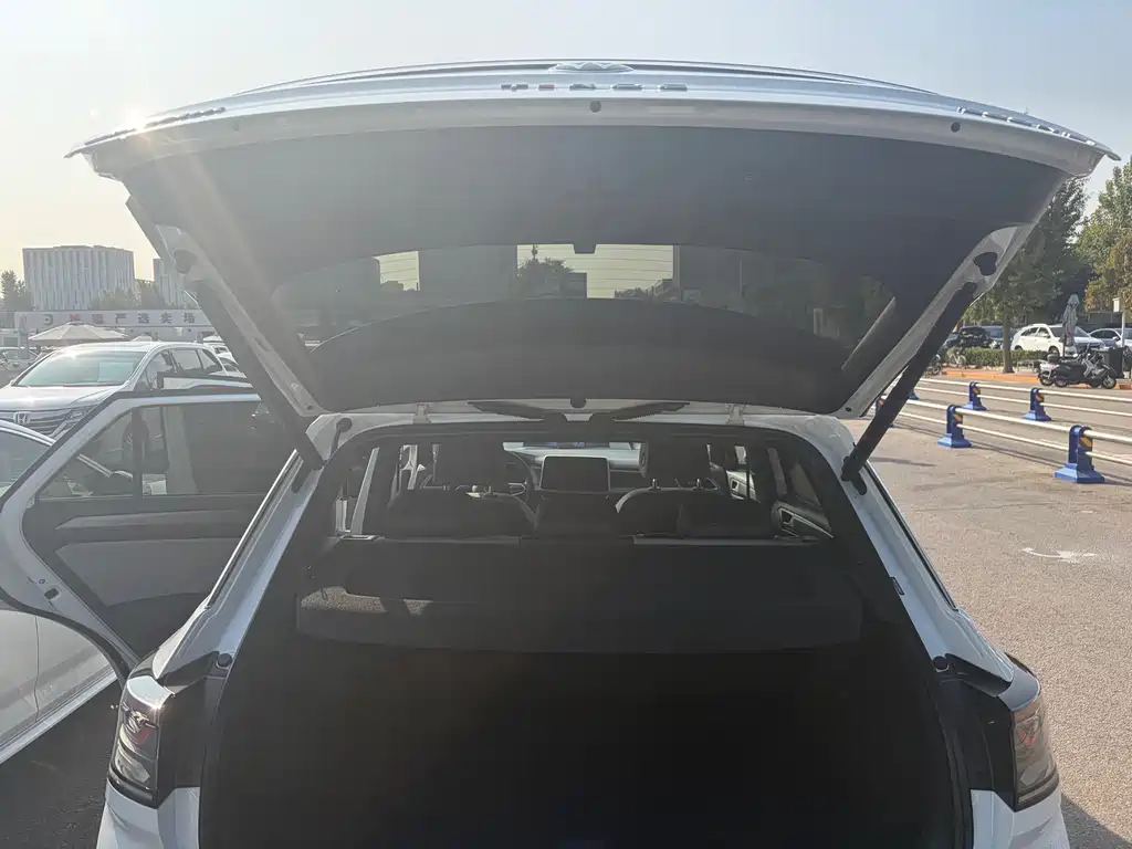 Volkswagen T-Roc — миниатюра 12