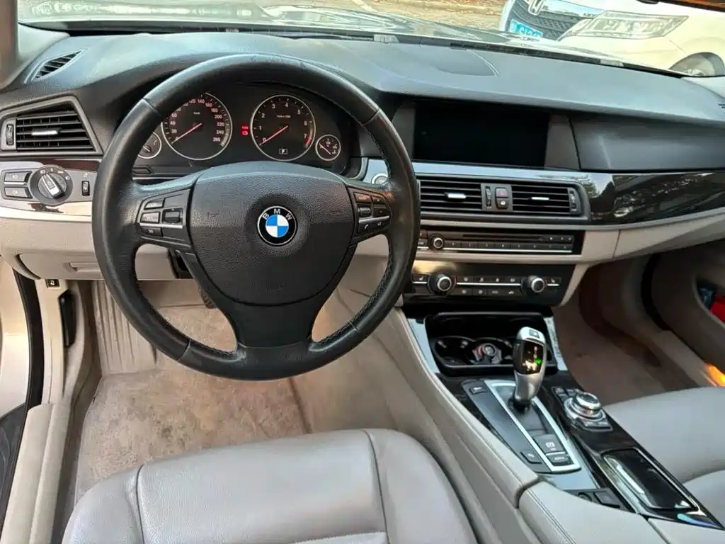 BMW 5 Series — миниатюра 6