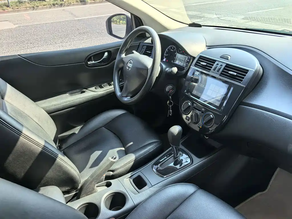 Nissan Tiida — миниатюра 8