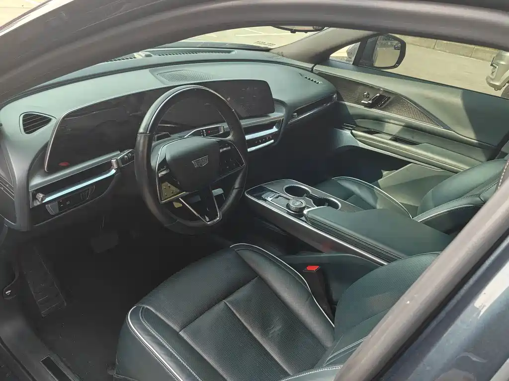 Cadillac Lyriq — миниатюра 4