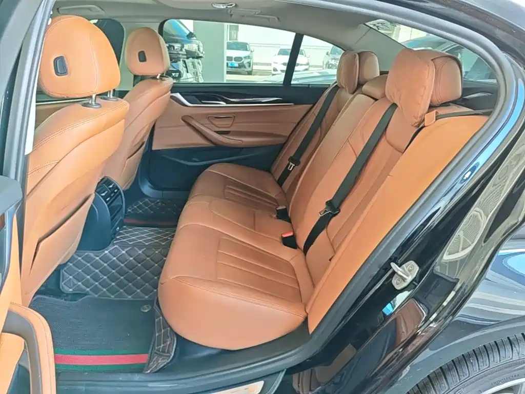 BMW 5 Series — миниатюра 17