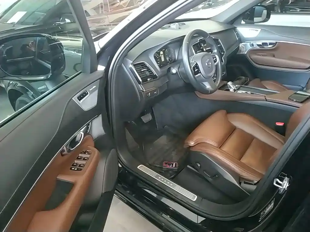 Volvo XC90 — миниатюра 16