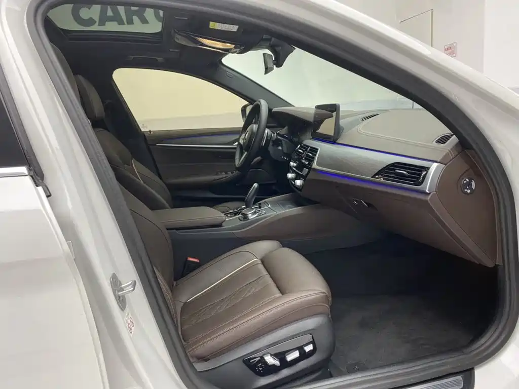 BMW 5 Series — миниатюра 18
