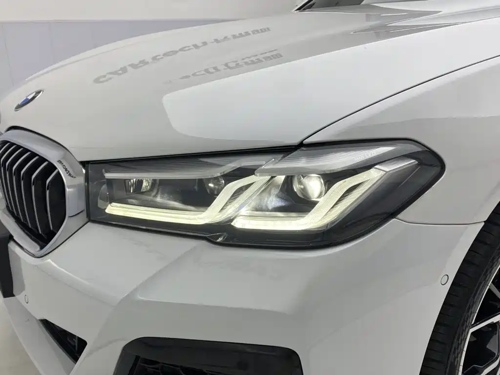 BMW 5 Series — миниатюра 9